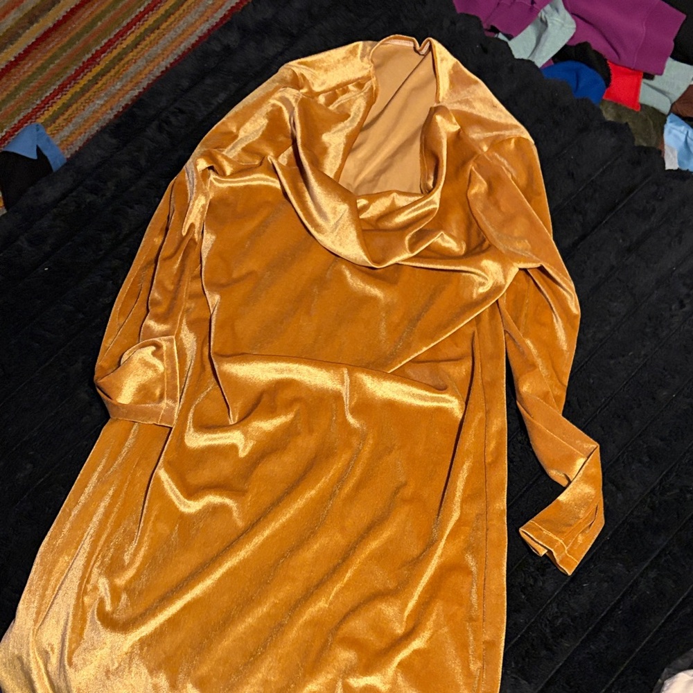 Elegant Gold Long Sleeve Dress